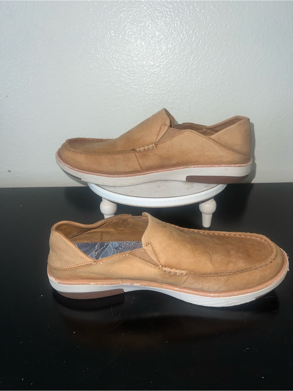 Olukai Kalia Men’s Casual Preppy Leather Slipon in Tan Sz 10/Eur 43